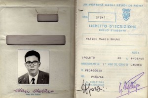 La foto di Mario sul libretto d'iscrizione alla Facoltà di Pedagogia